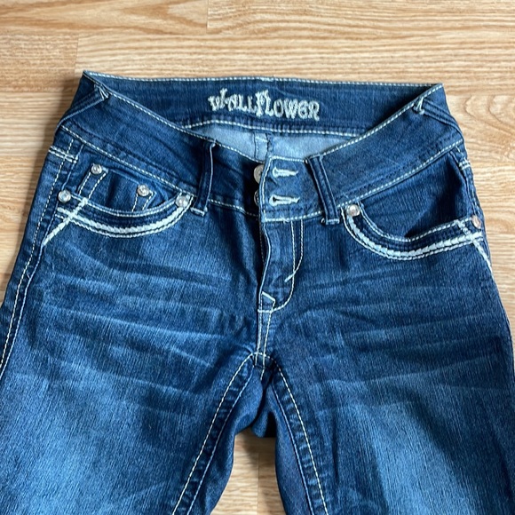Wallflower Juniors size 3 Bling Straight Leg Jean - Picture 2 of 4